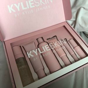 Kylie Skin Set